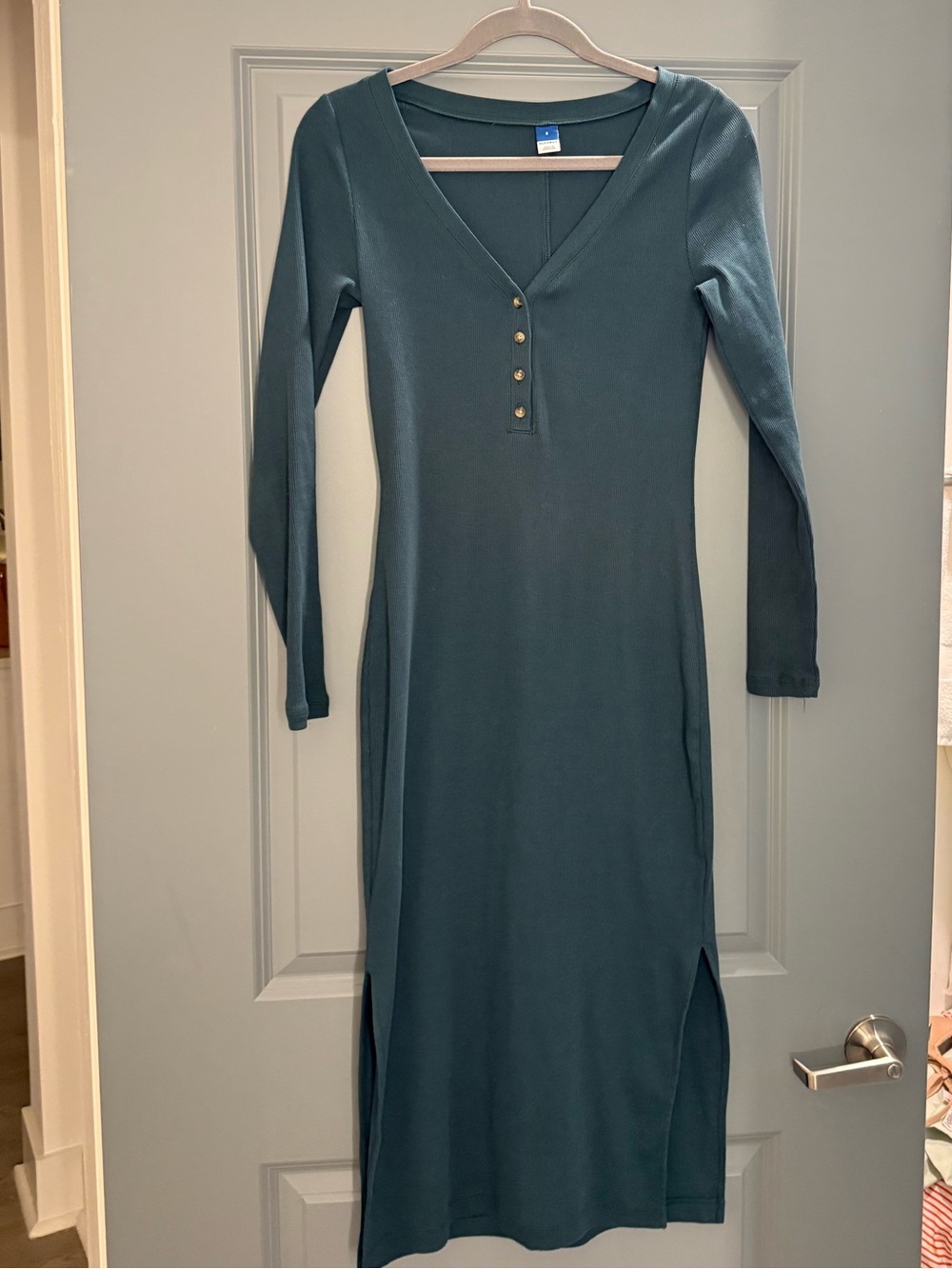Long Sleeve V-Neck Green Maxi Dress with Button Detail